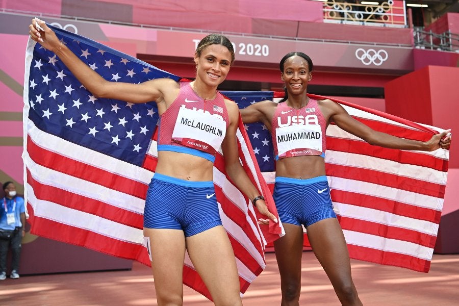 Sydney McLaughlin junto a Dalilah Muhammad