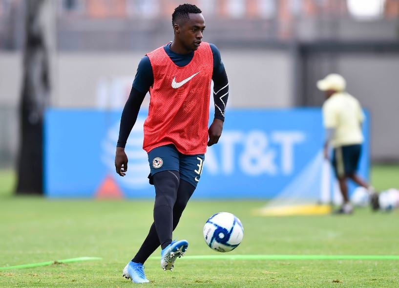 Renato en un entrenamiento de América