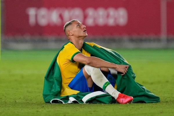 Richarlison reacciona al ganar contra España en Tokio 2020