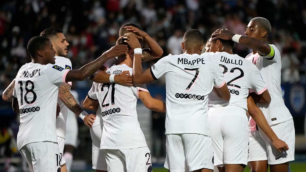 Jugadores del PSG celebran el gol de Achraf Hakimi