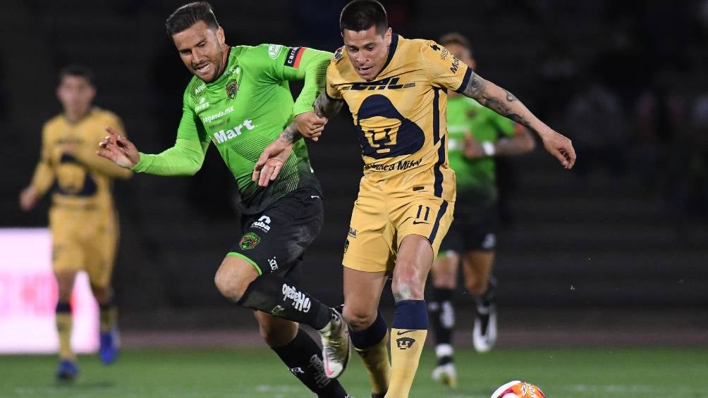 Juan Manuel Iturbe durante un partido con Pumas