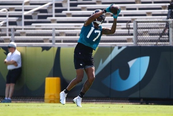 DJ Chark en acción durante entrenamiento con Jaguars