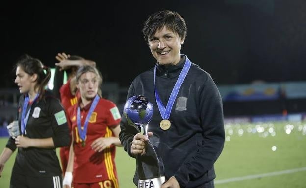 Toña Is con su primer campeonato mundial con España