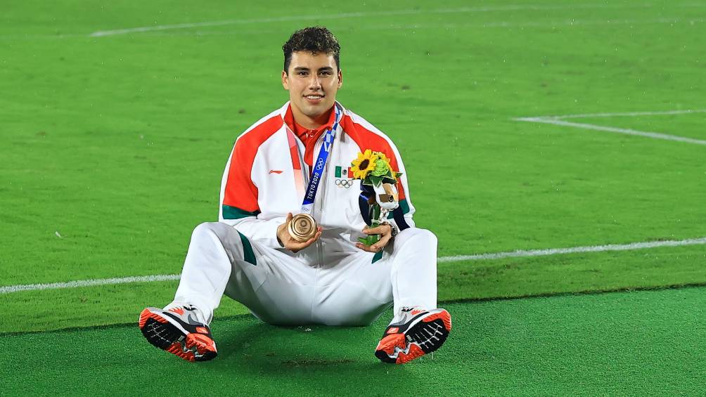 Jorge Sánchez con la medalla de bronce en Olímpicos