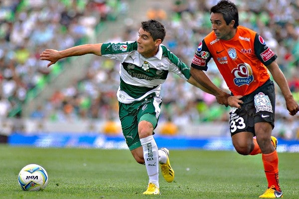 Jaime Correa en acción con Pachuca frente a Santos en 2013