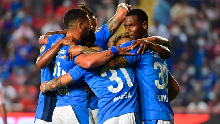 Cruz Azul celebra el gol ante Rayos 