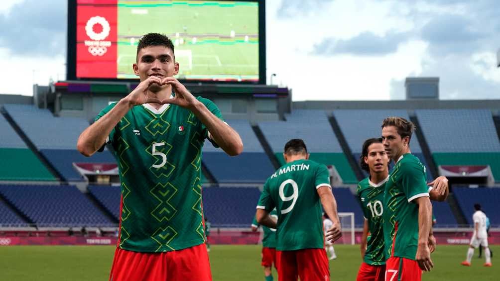 Johan Vásquez celebrando un gol en los Juegos Olímpicos