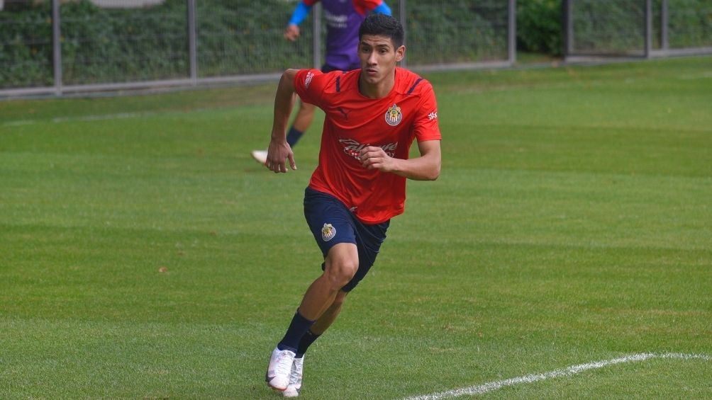 Antuna en un entrenamiento con Chivas