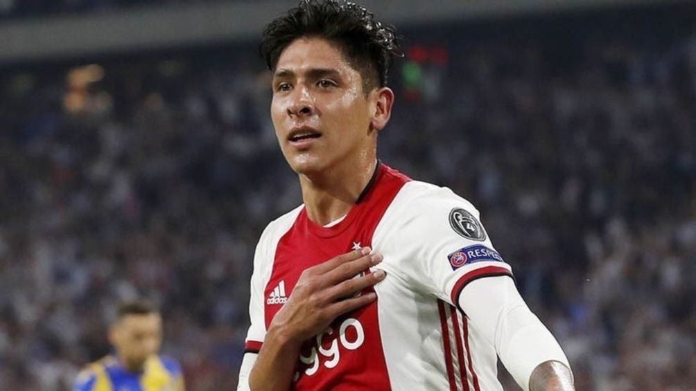 Edson Álvarez en un partido con el Ajax 