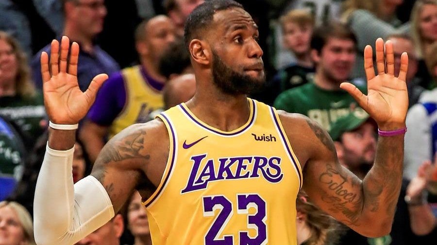 LeBron James durante un partido de los Lakers