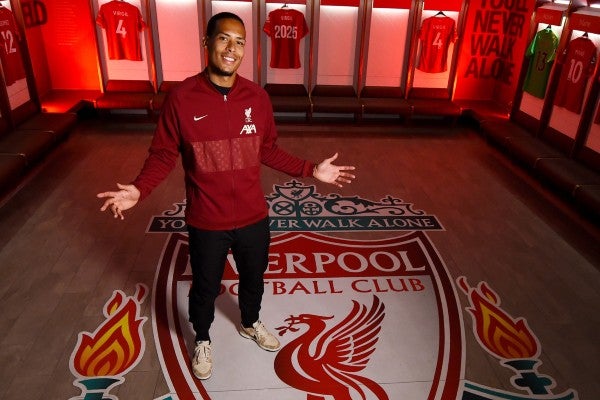 Van Dijk en los vestidores del Liverpool