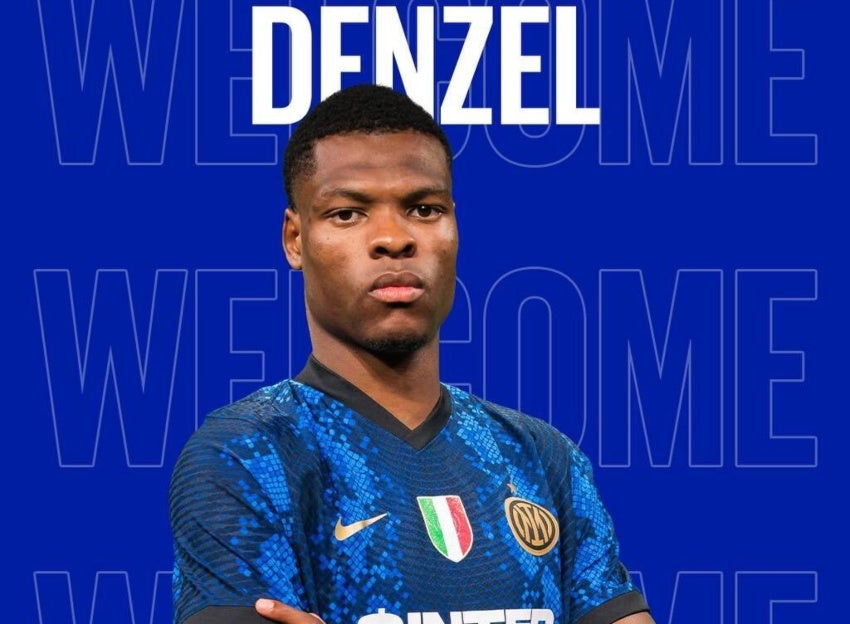 Denzel Dumfries con el uniforme del Inter de Milán