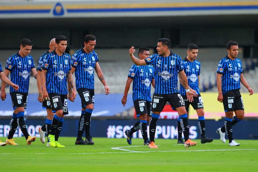 Jugadores de Gallos en empate vs Pumas