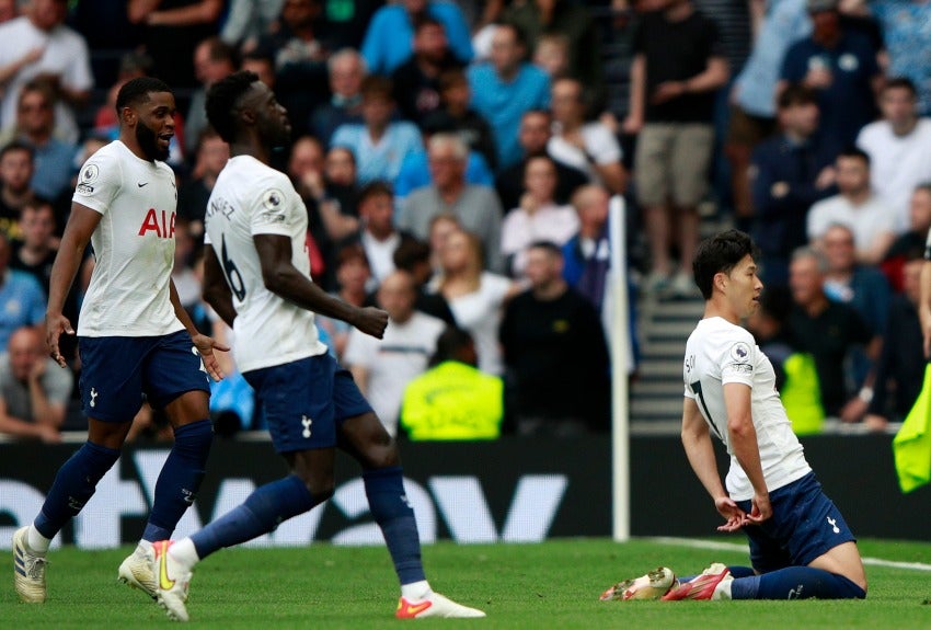 Son festejando el gol en contra del Manchester City