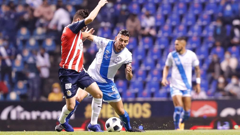 Javier Salas en un partido contra Chivas