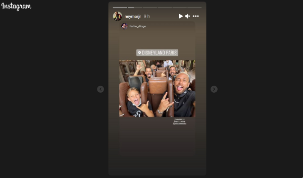 Neymar Jr disfruta del parque de diversiones junto a su hijo y amigos