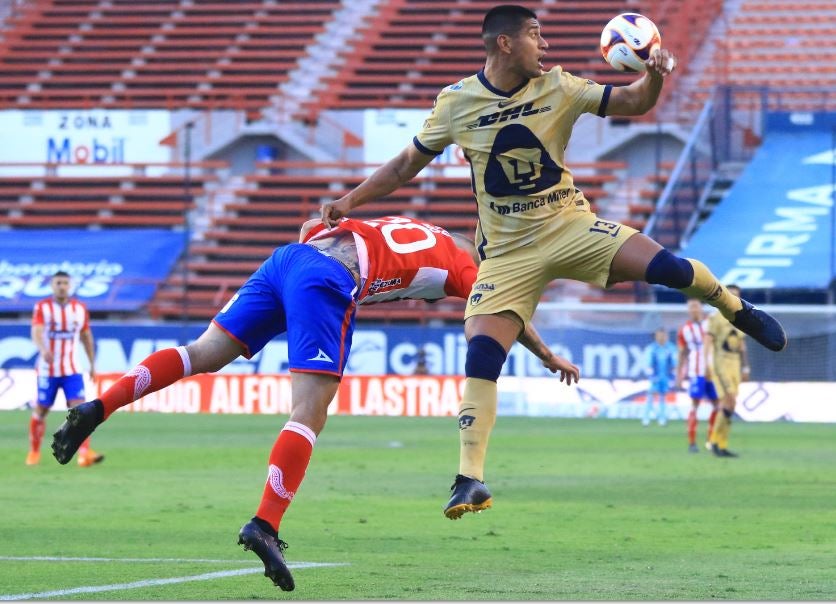 Moreno, en acción contra el Atlético de San Luis