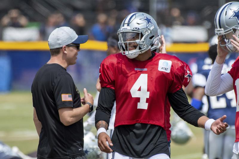 Dak Prescott durante la pretemporada de Dallas