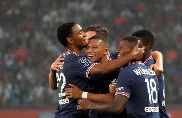 Kylian Mbappé celebra con el PSG en la Ligue 1