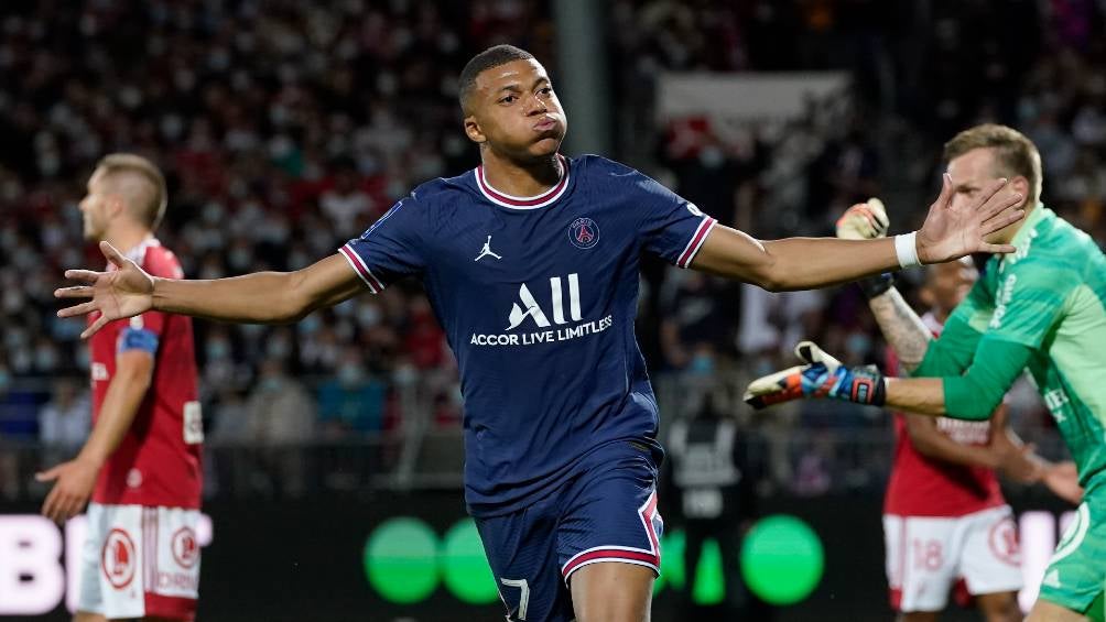 Mbappé celebrando el gol en el partido