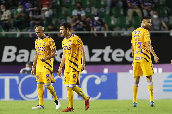 Jugadores de Tigres en el partido ante Mazatlán 