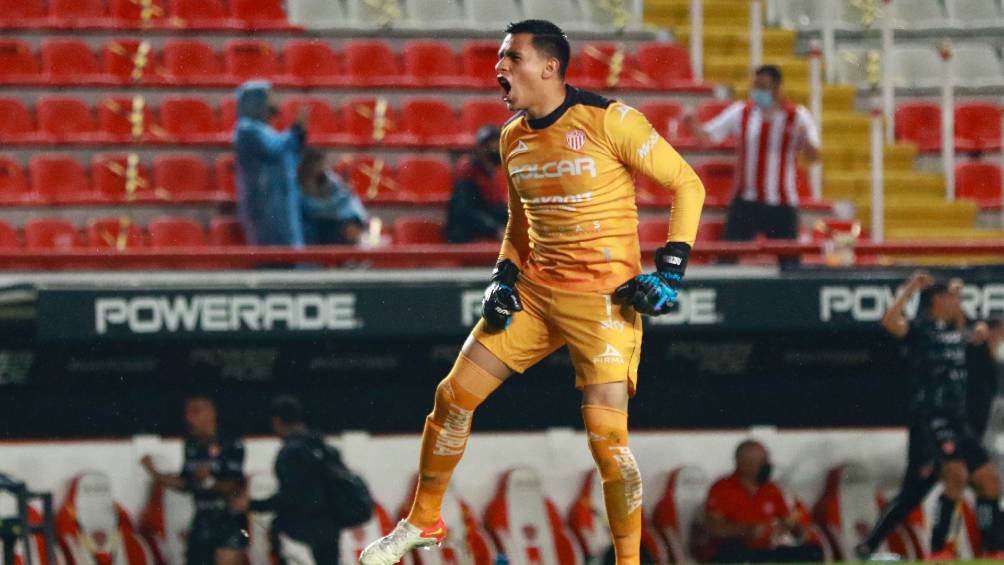 Luis Malagón celebrando un gol frente a Pumas