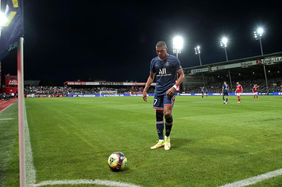 Kylian Mbappé en juego con el PSG