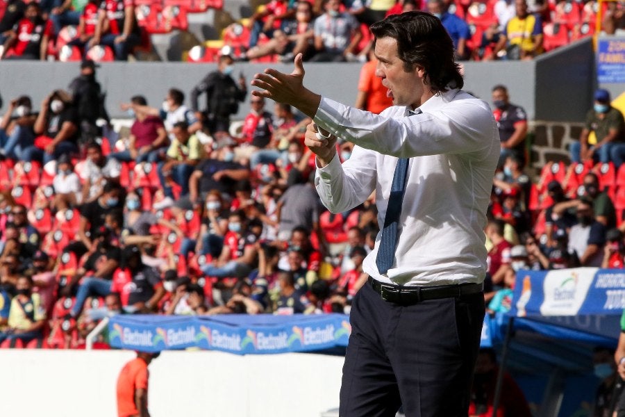 Santiago Solari durante un partido con América