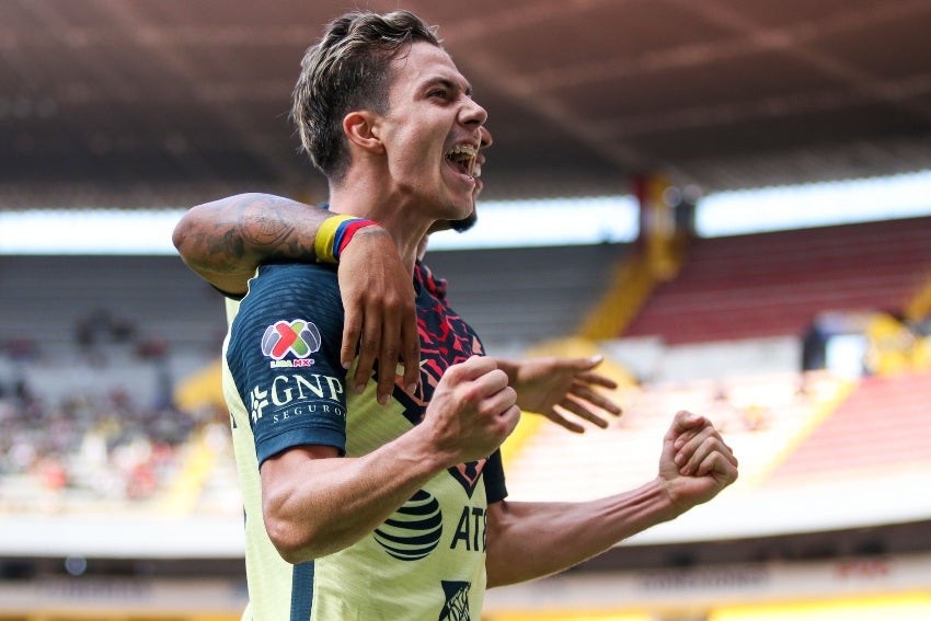 Sebastián Córdova en un partido del América