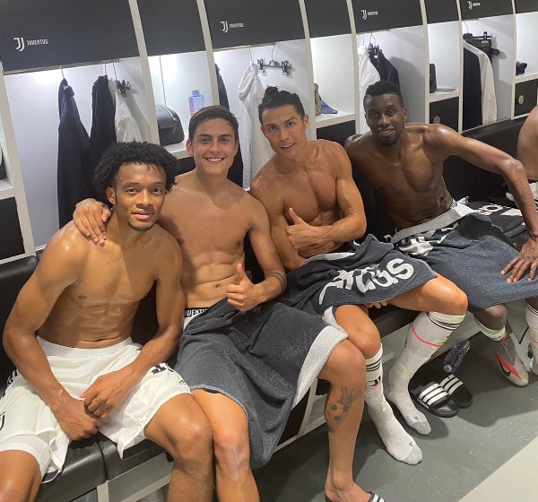 Cristiano Ronaldo junto a compañeros de la Juventus 