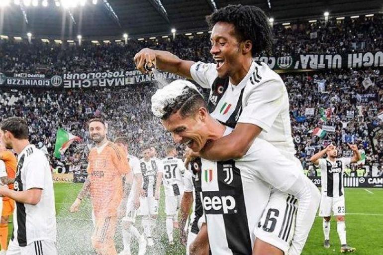 Cuadrado y Ronaldo festejando 