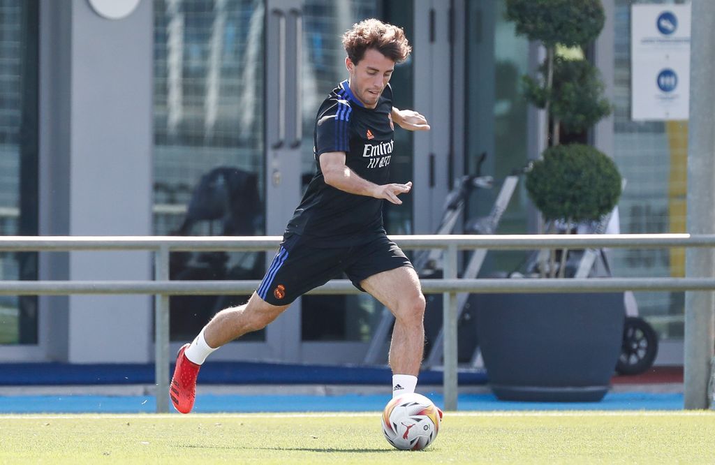 Álvaro Odriozola en una práctica con los Merengues