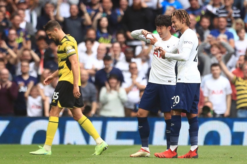 Son y Dele Alli festejando el gol de los Spurs en contra del Watford