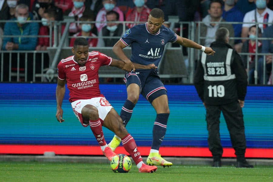 Kylian Mbappé durante un partido con el PSG