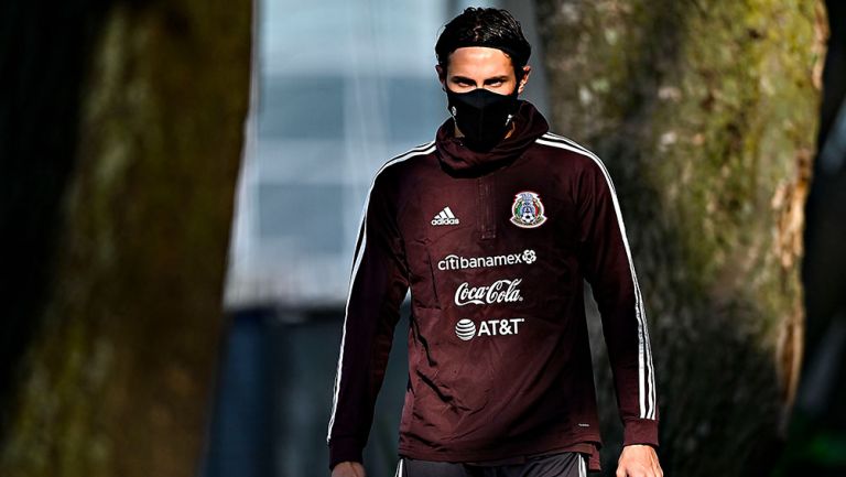 El delantero de Cruz Azul entrenando con el Tri