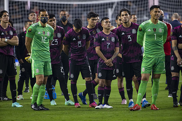 Jugadores de México tras la derrota en Copa Oro 