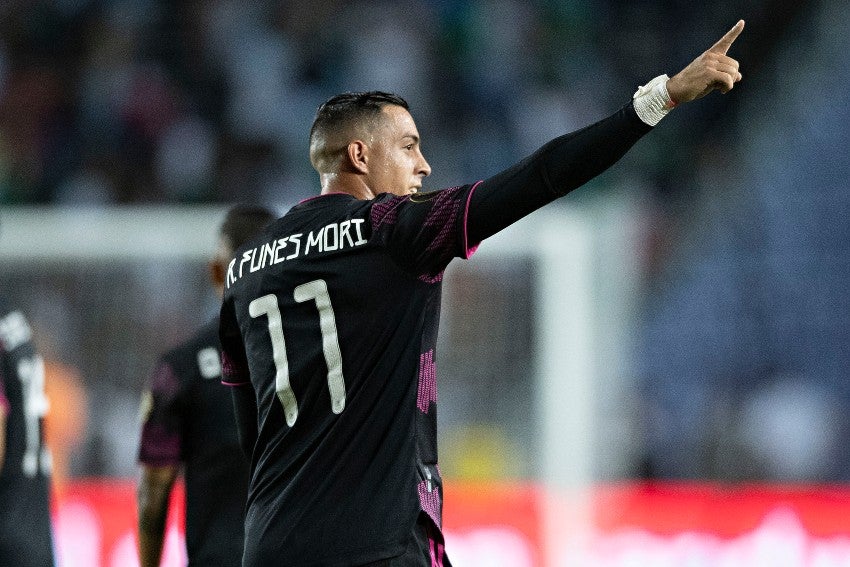 Rogelio Funes Mori en un partido de la Selección Mexicana
