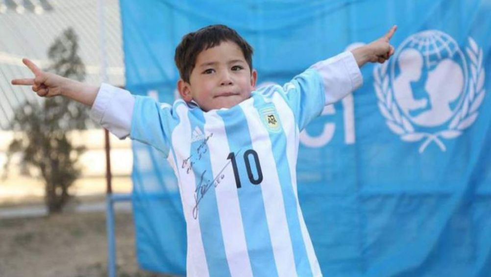 El niño afgano que se hizo una camiseta de Lionel Messi con una bolsa de  plástico al fin conoce a su héroe - BBC News Mundo