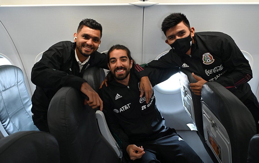 Jesús Manuel Corona, Rodolfo Pizarro y Jesús Gallardo en el avión rumbo a Costa Rica