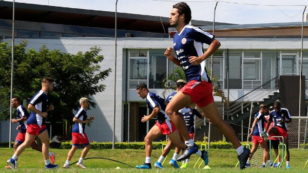 Bryan Ruiz durante entrenamiento con la Selección de Costa Rica