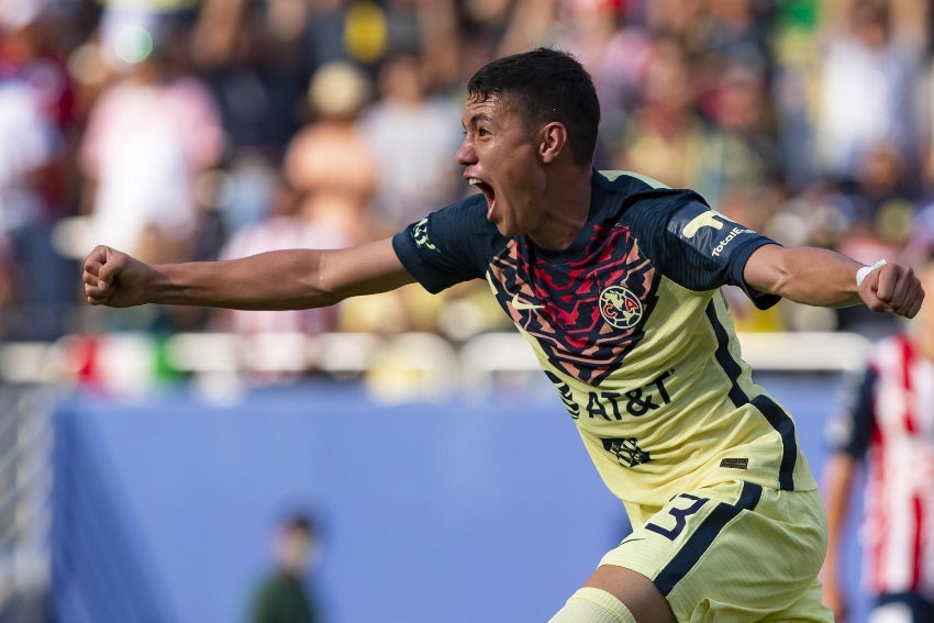 Emilio Lara tras anotar gol contra del Guadalajara