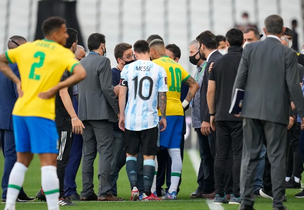 Messi y Neymar en discusión con la Anvisa