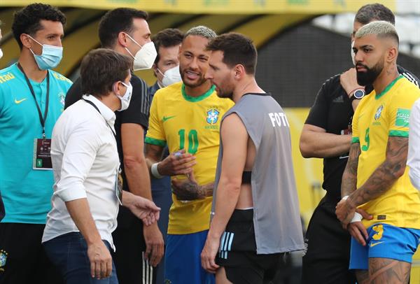 Messi con la casaca de fotógrafo 