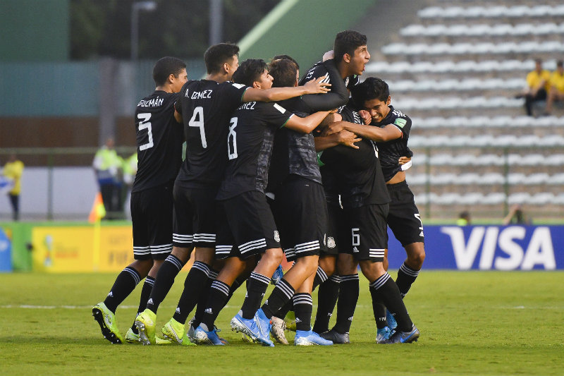 Selección Mexicana Sub17 celebrando gol 