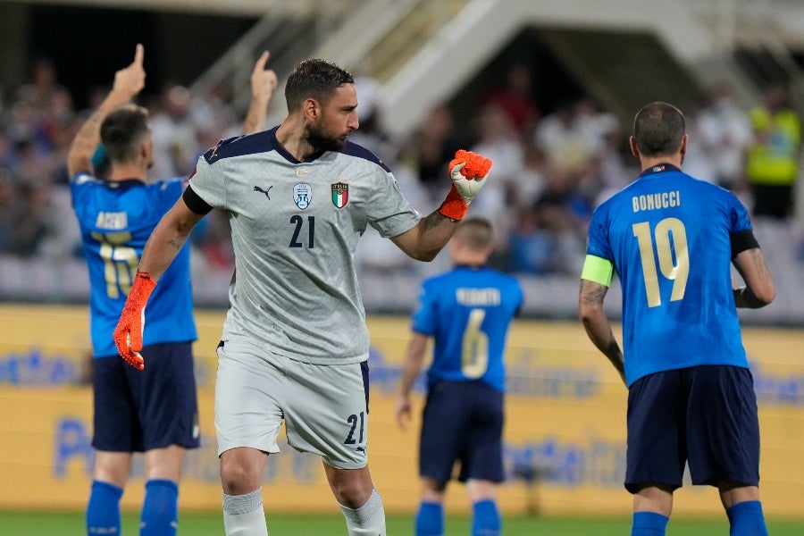 Donnarumma durante un partido con Italia
