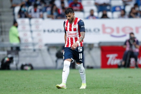 Alexis Vega durante partido con Chivas