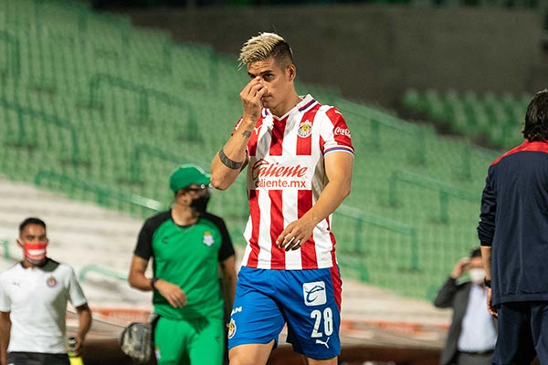 El defensa vivió momentos muy amargos con Chivas 