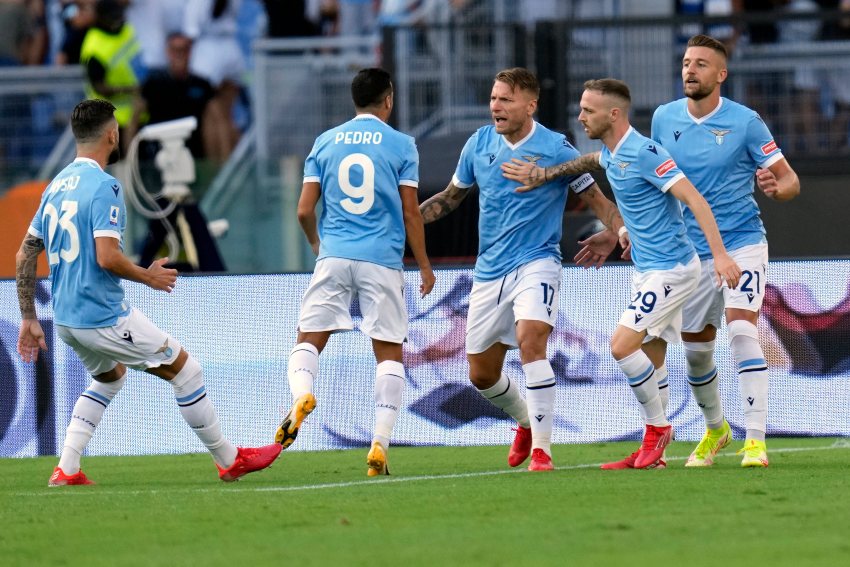 Jugadores de la Lazio tras anotar un gol a favor