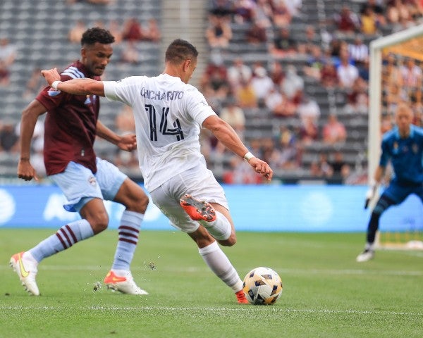 Javier 'Chicharito' Hernández en acción con el LA Galaxy