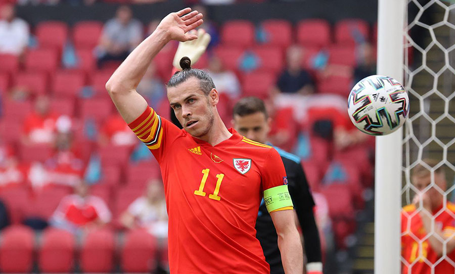 Bale en juego con la selección de Gales